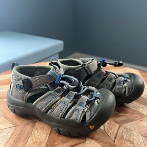 Keen Newport H2 Sandals Size 9